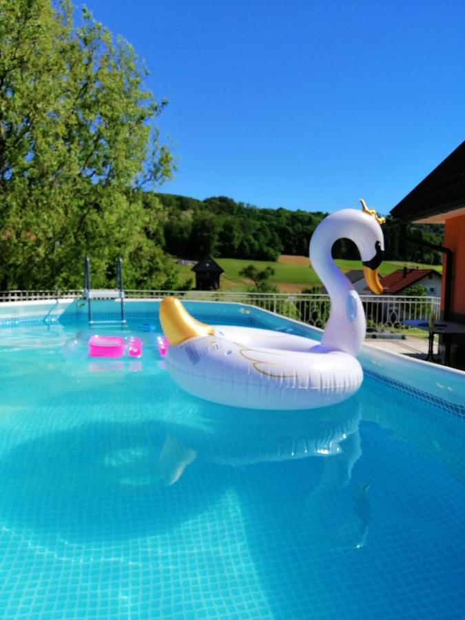 Apartment Tina With Seasonal Pool Podsreda
